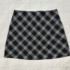 Old Navy Black and White plaid skirt, size Medium